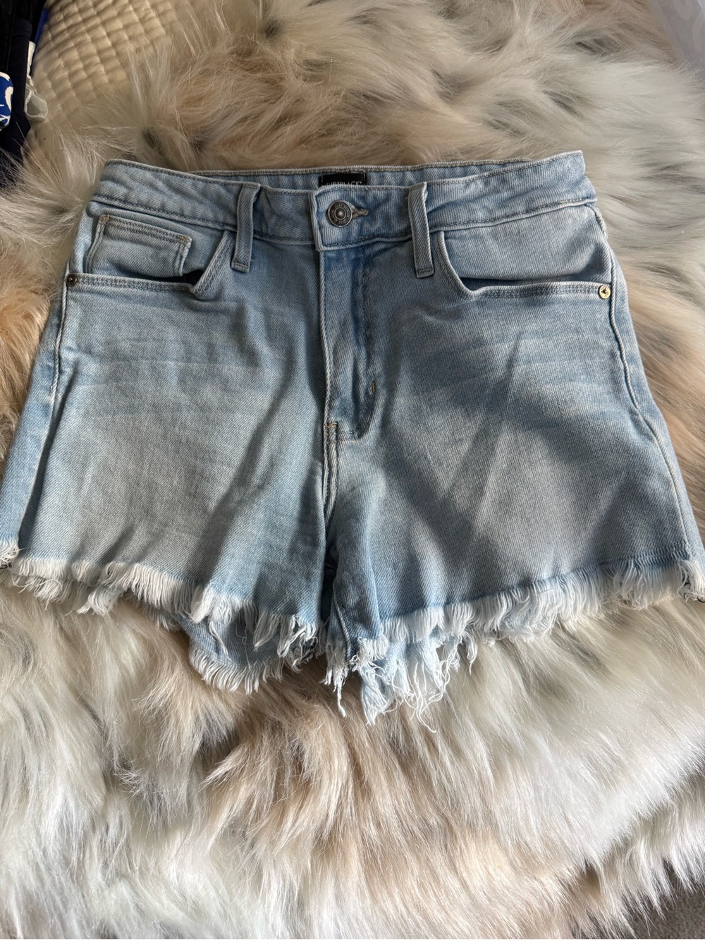 Fringed hem denim shorts